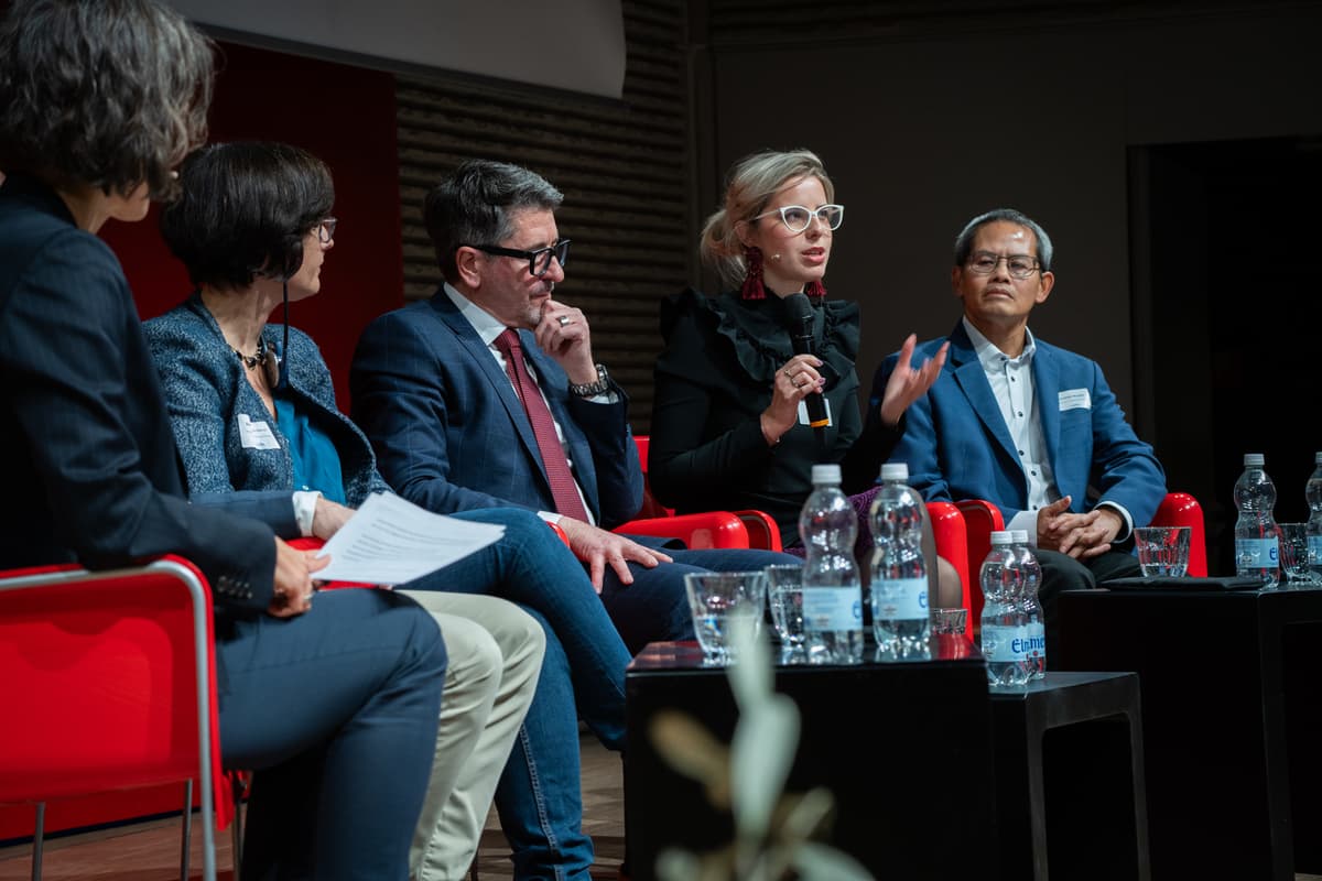 Nahaufnahme Podiumsdiskussion