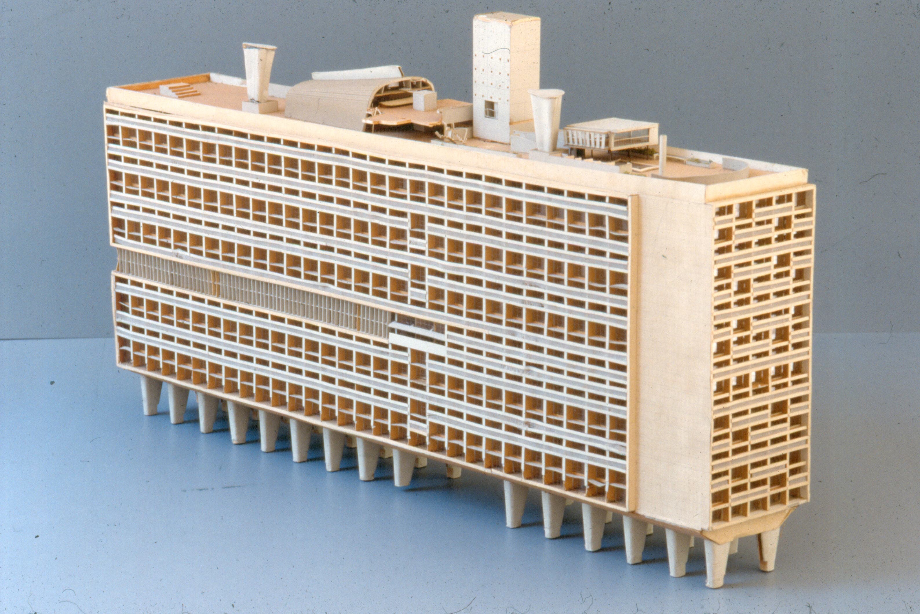 Modell von Unité d'Habitation Marseille von Le Corbusier